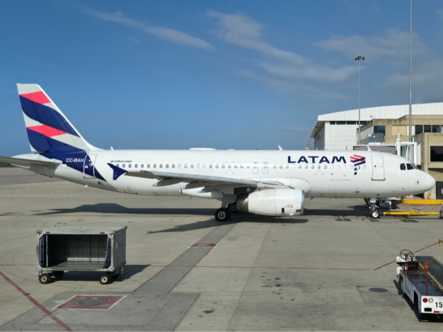 Venezuela suspende operaciones aéreas desde y hacia Colombia