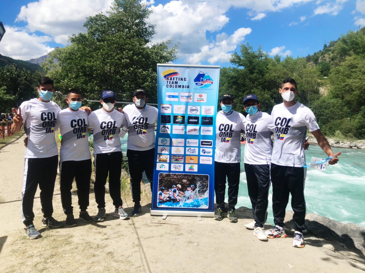 Equipo Rafting Team San Gil, compitiendo en el mundial de rafting de Francia 2021