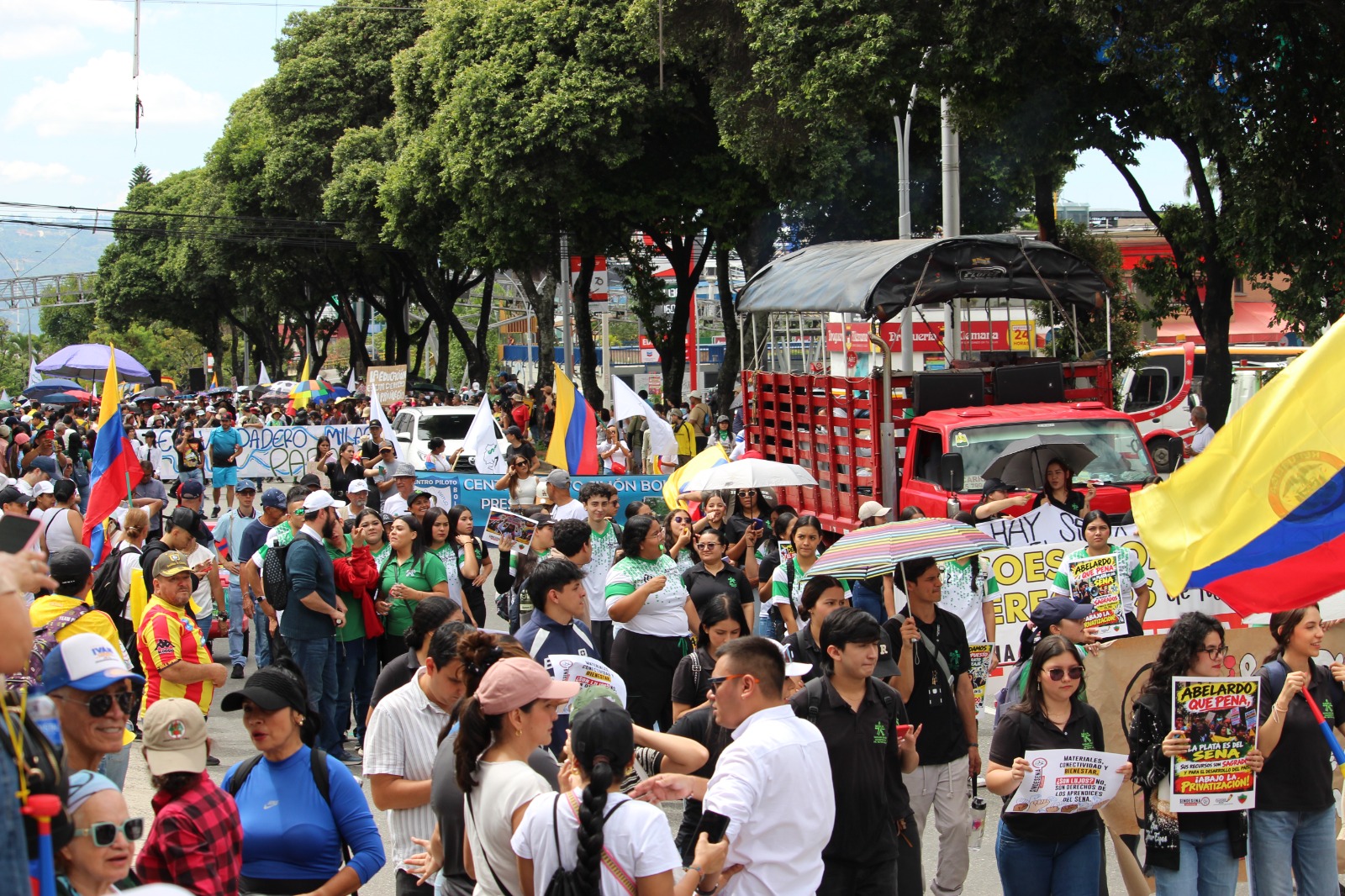 Así se vivieron las protestas del 14 de octubre en distintas regiones del país