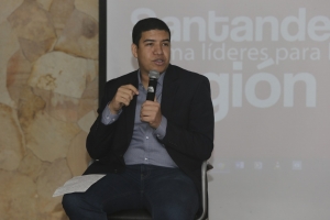Miguel Orlando Alguero explicó las claves para ejercer el periodismo desde su experiencia. Foto: Jaime Moreno.