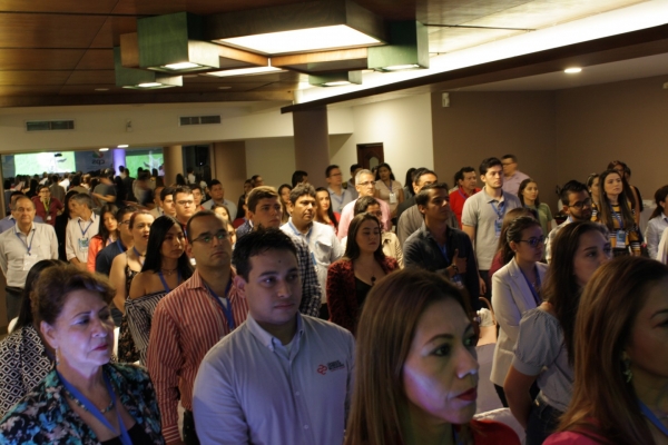 Alrededor de 100 personas entre Comunicadores Sociales, Periodistas y expertos, estuvieron presentes en el Primer Seminario de Comunicación y Sostenibilidad, atendiendo a los avances que traen expertos para el mejoramiento y cuidado del planeta.