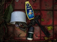 Martín solo compra implementos de aseo para sus mascotas, ese día acabó el shampoo bañando ocho veces a la ‘negra’ Foto: Samara Díaz.